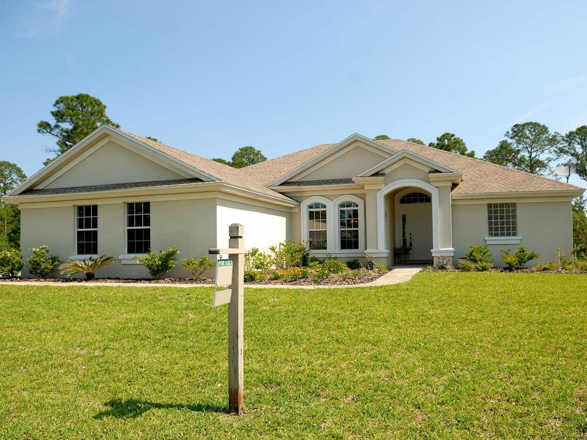 one story house with for sale sign