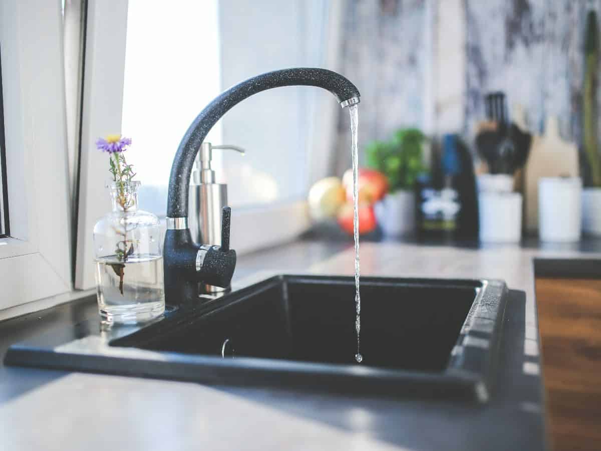kitchen faucet with tap water coming out