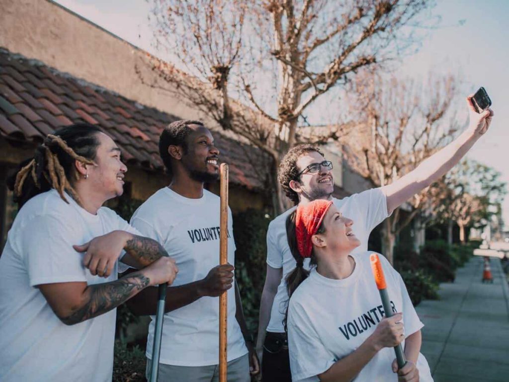 How to Meet Your Neighbors And Make Friends In Your Community